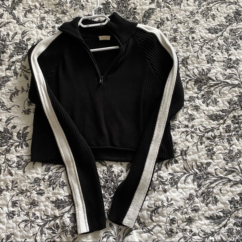 Black cropped Brandy Melville Sweater - S/M
